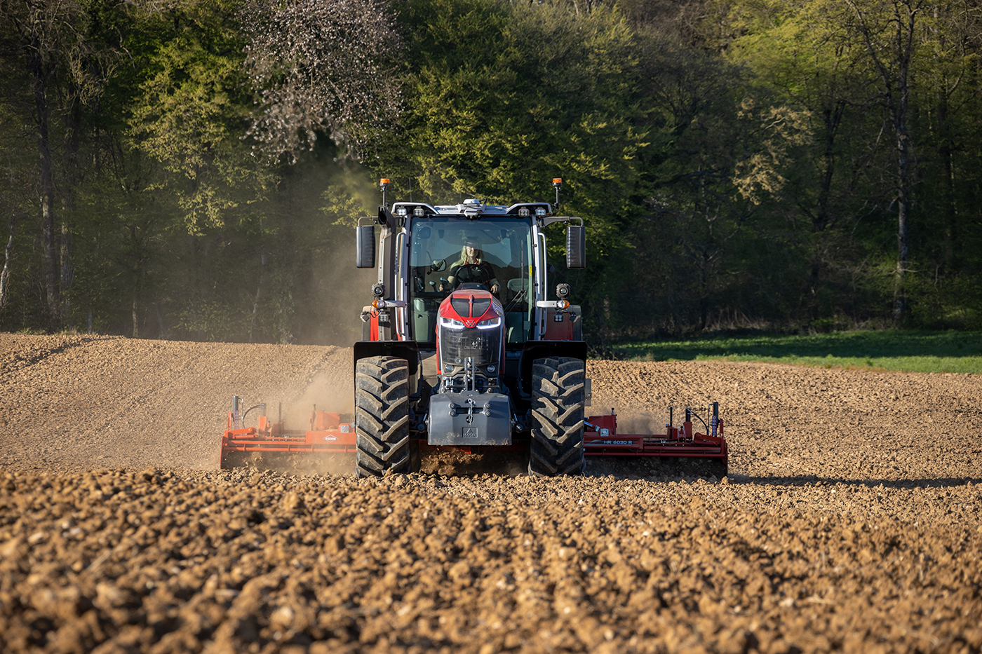 Sistemas de transmissão eficientes proporcionam maior produtividade e eficiência.