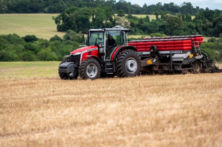 Massey Ferguson apresenta nova geração de máquinas agrícolas na Expodireto 2026