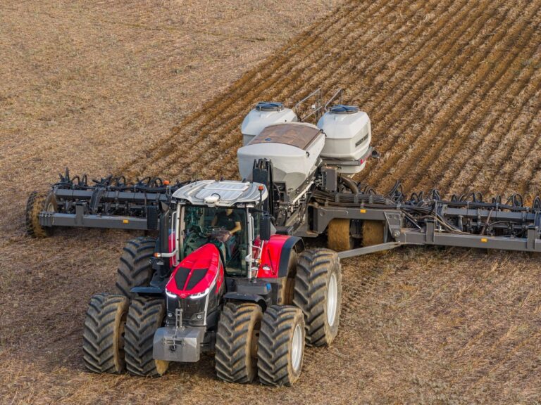 Pela primeira vez no Brasil, trator MF 9S chega à Agrishow 2026 com foco em automação, eficiência e conectividade