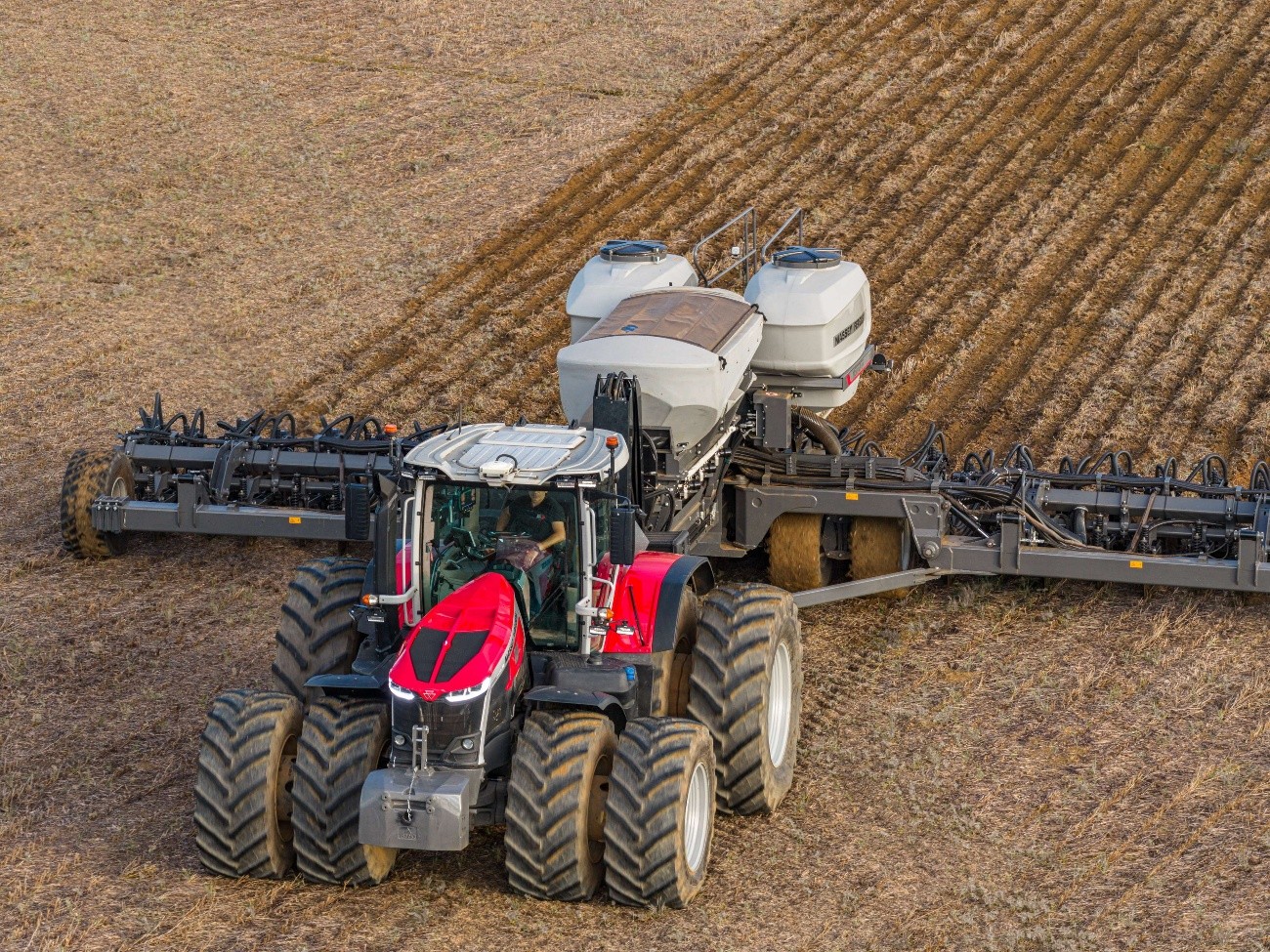 Pela primeira vez no Brasil, trator MF 9S chega à Agrishow 2026 com foco em automação, eficiência e conectividade