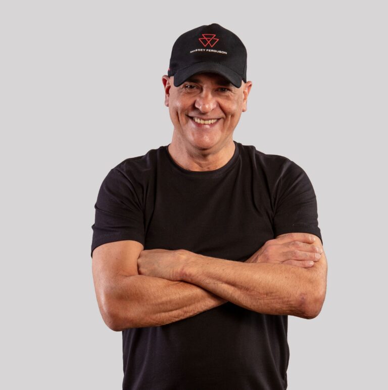 Massey Ferguson leva produtor rural para assistir ao jogo do Brasil com o ex-goleiro Marcos, pentacampeão mundial